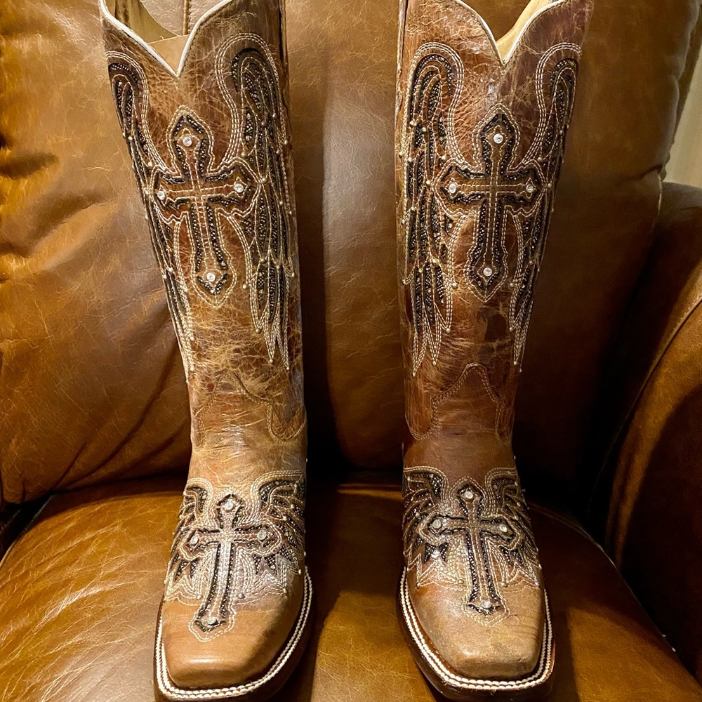JOE BOOTS BY ARLES sparkly cross boots part of the ARLES WESTERN COLLECTION 👢
